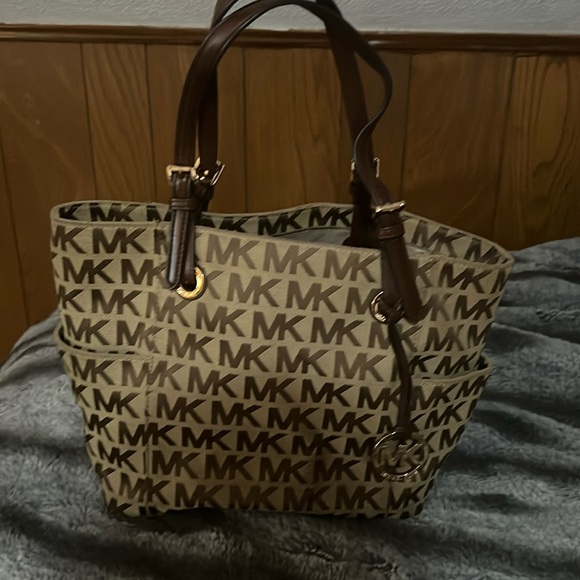 Michael Kors Handbags - Michael Kors Signature Tote Good used condition